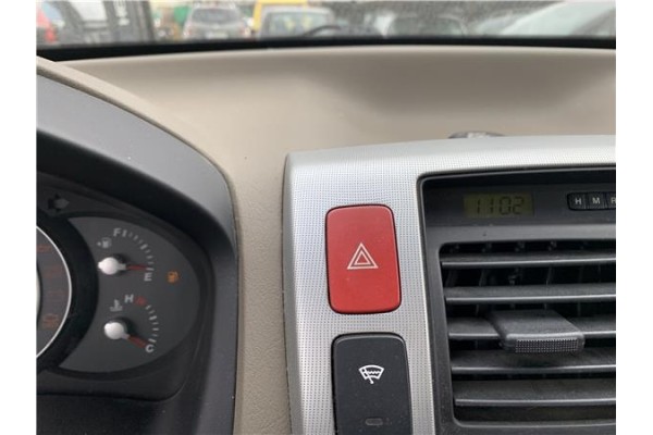 Recambio de interruptor luces emergencia para hyundai tucson (jm) 2.0 referencia OEM IAM 937902E000CA  