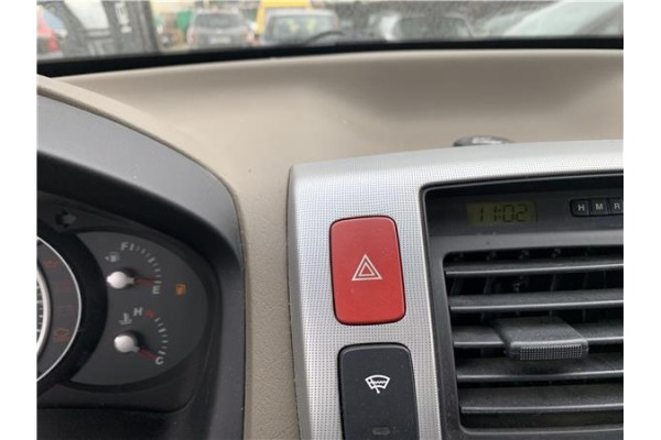 Recambio de interruptor luces emergencia para hyundai tucson (jm) 2.0 referencia OEM IAM 937902E000CA  