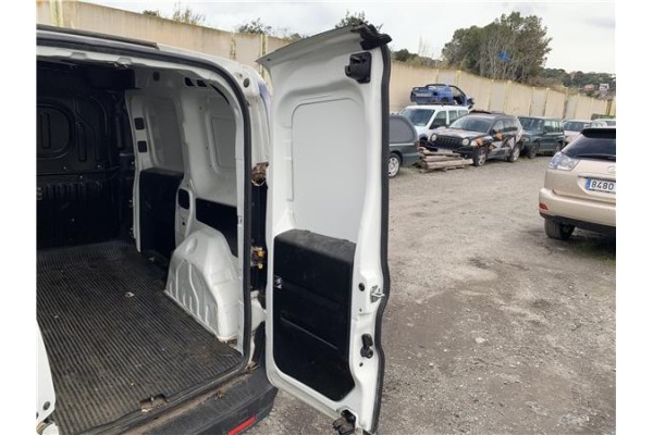Recambio de puerta trasero derecha carga cerrada para opel combo d 1.3 cargo l1h1 2,2t referencia OEM IAM 95509395 95519553 