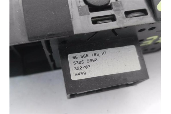 Recambio de mando elevalunas delantero izquierdo para peugeot 308 1.6 gt referencia OEM IAM 96565186XT  