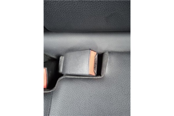 Recambio de anclaje cinturon trasero central para mercedes-benz clase b (bm 246) 1.8 b 200 cdi (246.201) referencia OEM IAM A246