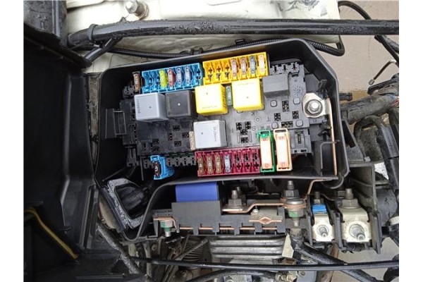 Recambio de caja fusibles/rele para mercedes-benz clase b (bm 246) 1.8 b 200 cdi (246.201) referencia OEM IAM A2465403803  