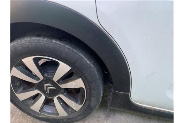 Recambio de aletin trasero derecho para citroen c3 1.2 feel referencia OEM IAM 9812088780  