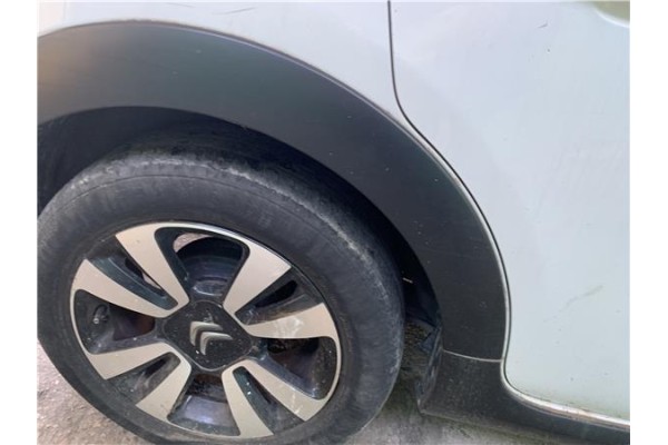 Recambio de aletin trasero derecho para citroen c3 1.2 feel referencia OEM IAM 9812088780  