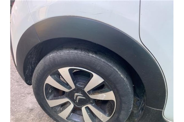 Recambio de aletin trasero derecho para citroen c3 1.2 feel referencia OEM IAM 9812088780  