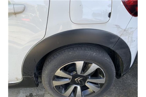 Recambio de aletin trasero izquierdo para citroen c3 1.2 feel referencia OEM IAM 9812088880  