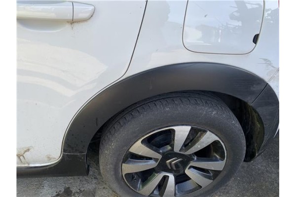 Recambio de aletin trasero izquierdo para citroen c3 1.2 feel referencia OEM IAM 9812088880  