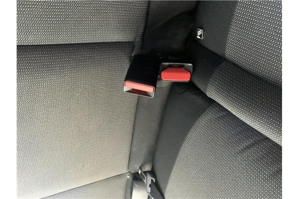 Recambio de anclaje cinturon trasero derecho para citroen c3 1.2 feel referencia OEM IAM 98151803XT  