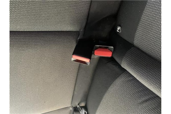 Recambio de anclaje cinturon trasero derecho para citroen c3 1.2 feel referencia OEM IAM 98151803XT  