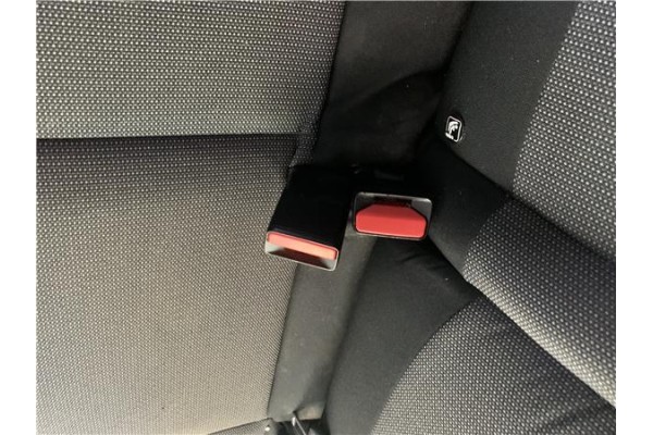 Recambio de anclaje cinturon trasero derecho para citroen c3 1.2 feel referencia OEM IAM 98151803XT  