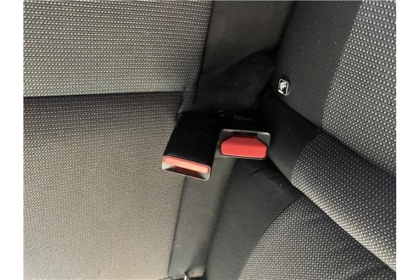 Recambio de anclaje cinturon trasero derecho para citroen c3 1.2 feel referencia OEM IAM 98151803XT  