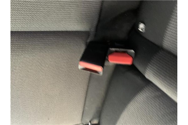 Recambio de anclaje cinturon trasero derecho para citroen c3 1.2 feel referencia OEM IAM 98151803XT  