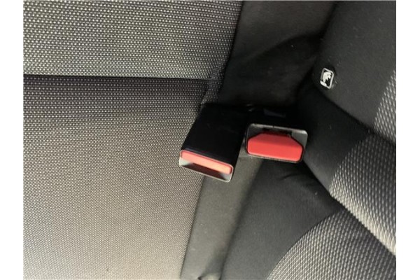 Recambio de anclaje cinturon trasero derecho para citroen c3 1.2 feel referencia OEM IAM 98151803XT  