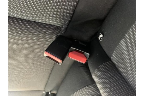 Recambio de anclaje cinturon trasero derecho para citroen c3 1.2 feel referencia OEM IAM 98151803XT  