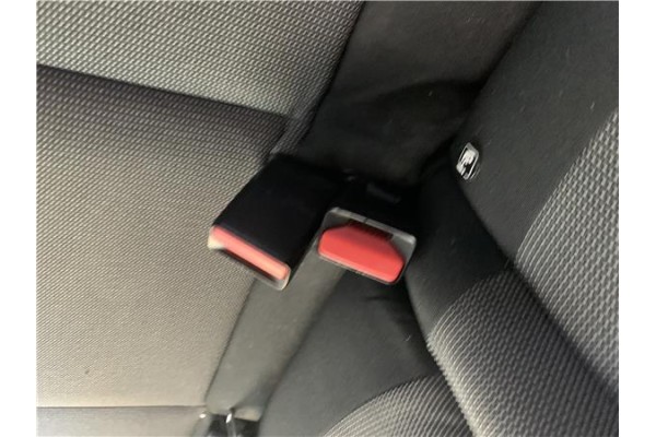 Recambio de anclaje cinturon trasero derecho para citroen c3 1.2 feel referencia OEM IAM 98151803XT  