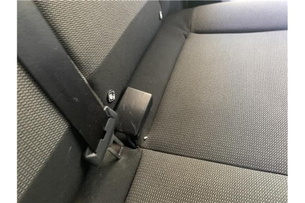 Recambio de anclaje cinturon trasero izquierdo para citroen c3 1.2 feel referencia OEM IAM 98151982XT  