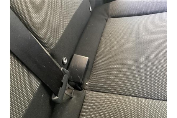 Recambio de anclaje cinturon trasero izquierdo para citroen c3 1.2 feel referencia OEM IAM 98151982XT  