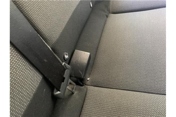 Recambio de anclaje cinturon trasero izquierdo para citroen c3 1.2 feel referencia OEM IAM 98151982XT  