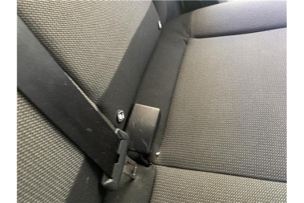 Recambio de anclaje cinturon trasero izquierdo para citroen c3 1.2 feel referencia OEM IAM 98151982XT  