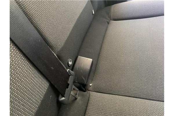 Recambio de anclaje cinturon trasero izquierdo para citroen c3 1.2 feel referencia OEM IAM 98151982XT  