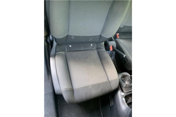 Recambio de asiento delantero derecho para citroen c3 1.2 feel referencia OEM IAM 9813297780  