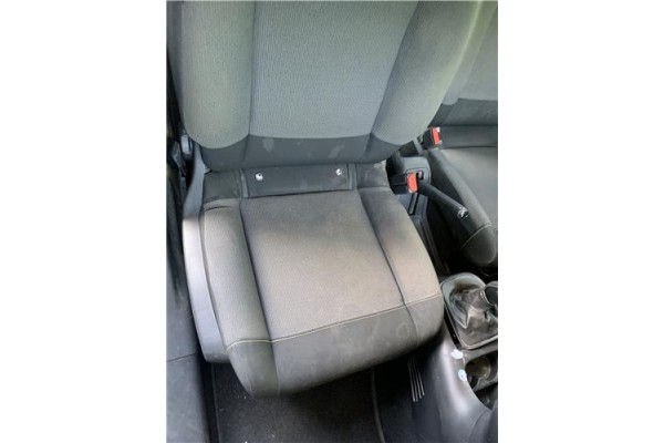 Recambio de asiento delantero derecho para citroen c3 1.2 feel referencia OEM IAM 9813297780  