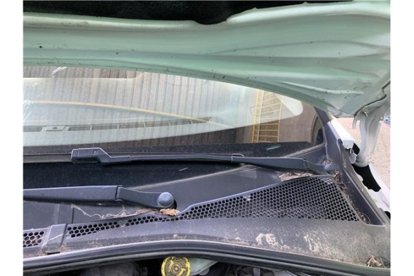 Recambio de brazo limpiaparabrisas delantero izquierdo para citroen c3 1.2 feel referencia OEM IAM 1608393180  