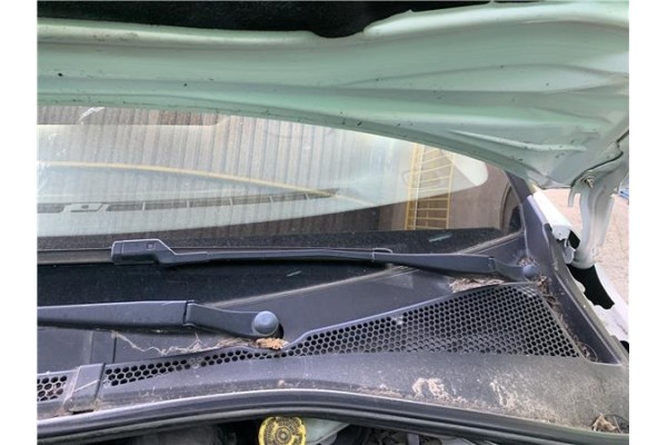 Recambio de brazo limpiaparabrisas delantero izquierdo para citroen c3 1.2 feel referencia OEM IAM 1608393180  