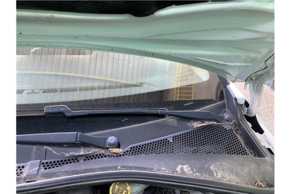 Recambio de brazo limpiaparabrisas delantero izquierdo para citroen c3 1.2 feel referencia OEM IAM 1608393180  