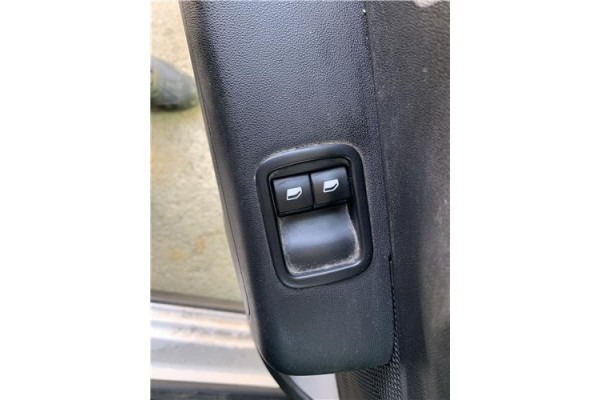 Recambio de mando elevalunas delantero izquierdo para citroen c3 1.2 feel referencia OEM IAM 98016298ZD  