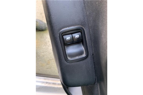 Recambio de mando elevalunas delantero izquierdo para citroen c3 1.2 feel referencia OEM IAM 98016298ZD  