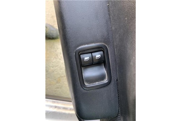 Recambio de mando elevalunas delantero izquierdo para citroen c3 1.2 feel referencia OEM IAM 98016298ZD  