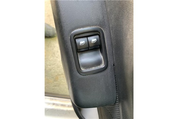 Recambio de mando elevalunas delantero izquierdo para citroen c3 1.2 feel referencia OEM IAM 98016298ZD  