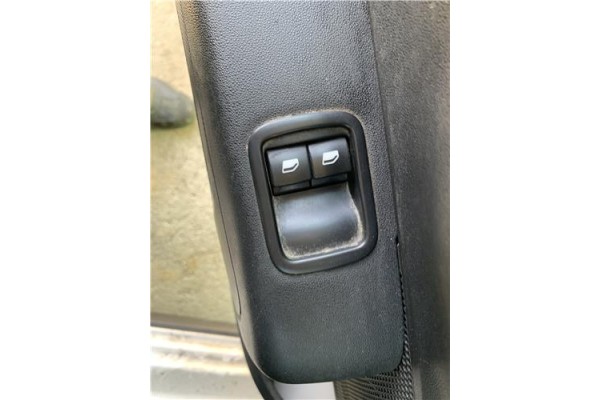 Recambio de mando elevalunas delantero izquierdo para citroen c3 1.2 feel referencia OEM IAM 98016298ZD  