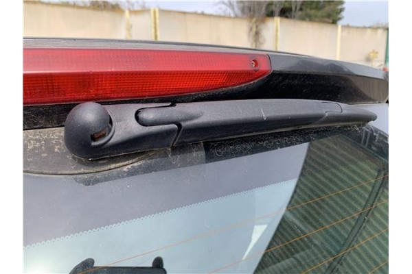 Recambio de brazo limpiaparabrisas trasero para smart fortwo coupe 1.0 fortwo coupe (52kw) referencia OEM IAM A4518240028  