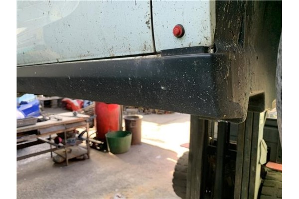 Recambio de spoiler talonera lat. derecha para citroen c3 1.2 feel referencia OEM IAM 9813817380  