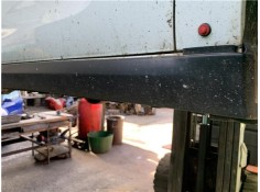 Recambio de spoiler talonera lat. derecha para citroen c3 1.2 feel referencia OEM IAM 9813817380  