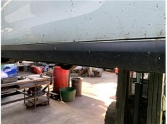 Recambio de spoiler talonera lat. derecha para citroen c3 1.2 feel referencia OEM IAM 9813817380  