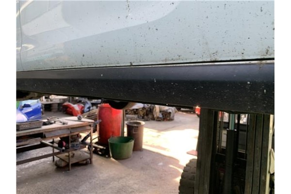 Recambio de spoiler talonera lat. derecha para citroen c3 1.2 feel referencia OEM IAM 9813817380  