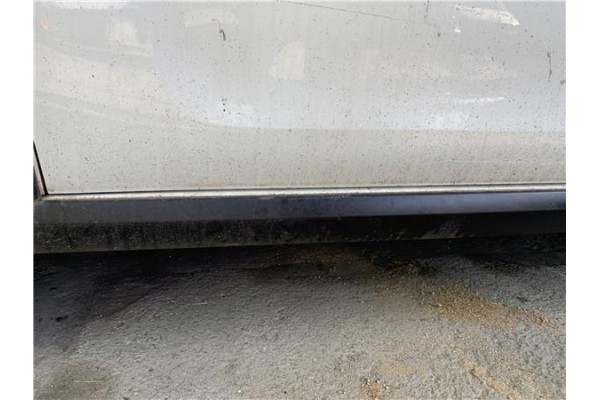 Recambio de spoiler talonera lat. izquierda para citroen c3 1.2 feel referencia OEM IAM 9813817480  