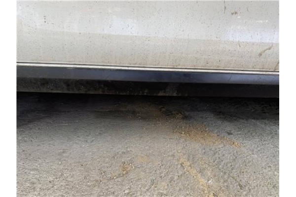 Recambio de spoiler talonera lat. izquierda para citroen c3 1.2 feel referencia OEM IAM 9813817480  