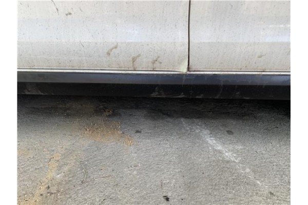 Recambio de spoiler talonera lat. izquierda para citroen c3 1.2 feel referencia OEM IAM 9813817480  