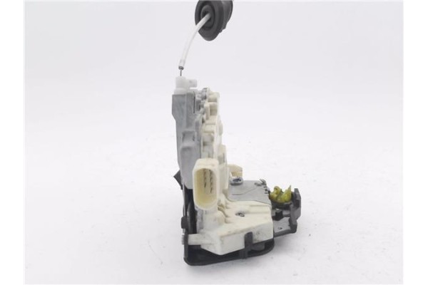 Recambio de cierre electromagnetico delantero izquierdo para audi a3 sportback (8pa) 2.0 tdi ambiente referencia OEM IAM 4F18370