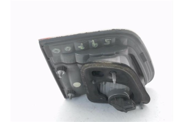 Recambio de piloto porton trasero derecho para toyota avensis cross sport (t27) 2.2 premium referencia OEM IAM 8158105110  
