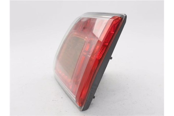 Recambio de piloto porton trasero derecho para toyota avensis cross sport (t27) 2.2 premium referencia OEM IAM 8158105110  