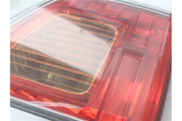 Recambio de piloto porton trasero derecho para toyota avensis cross sport (t27) 2.2 premium referencia OEM IAM 8158105110  