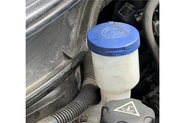 Recambio de deposito limpiaparabrisas para citroen c4 cactus 1.5 business class referencia OEM IAM 9801973680  