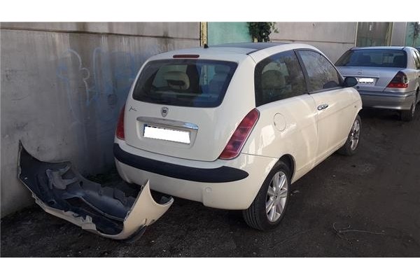 lancia ypsilon (101)(2003) del año 