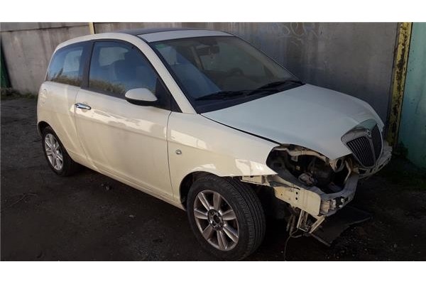 lancia ypsilon (101)(2003) del año 