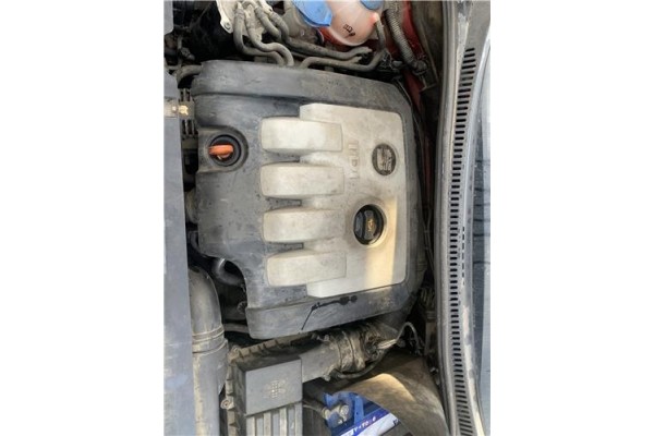 Recambio de tapa motor para seat altea (5p1) 2.0 tdi 16v referencia OEM IAM 03G103925BF  